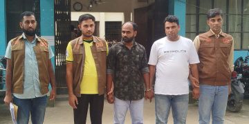 পুলিশে চাকরি দেওয়ার নামে প্রতারণার চেষ্টাকালে দুই প্রতারক গ্রেফতার।
