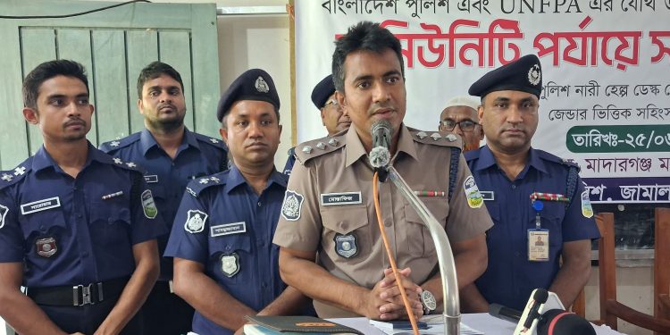 জামালপুরের মাদারগঞ্জে কমিউনিটি পর্যায়ে সচেতনতামূলক সভা।