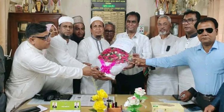 টাঙ্গাইল মেজর জেনারেল মাহমুদুল হাসান আদর্শ কলেজের গভর্নিং বডির সভাপতি হিসেবে দায়িত্ব গ্রহণ করলেন হাসানুজ্জামিল শাহিন।