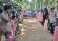 জামালপুরের মাদারগঞ্জে ব্রীজ ও পাকা রাস্তা নির্মাণের দাবীতে এলাকাবাসী’র মানববন্ধন।
