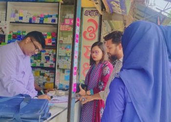 টাঙ্গাইলে ফার্মেসিতে মোবাইল কোর্ট: ৩ প্রতিষ্ঠানকে জরিমানা।