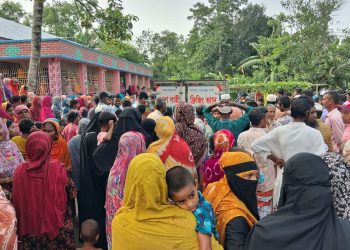 ইরাকে সড়কদুর্ঘটনায় নিহত’ মাদারগঞ্জের দুই যুবকের মরদেহ এলো বাড়ীতে’ দেখতে শতশত মানুষের ভীড়।
