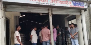বেড়ায় অনুমোদনহীন লোগো ব্যবহারে ভেজাল পোল্ট্রি ফিড তৈরি, ৫০ হাজার টাকা জরিমানা।