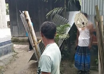 রৌমারীতে জমি -জমাকে কেন্দ্র করে এক নারীকে মিথ্যা অপবাদ দিয়ে ঘরবাড়ি ভাংচুরের অভিযোগ।