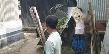 রৌমারীতে জমি -জমাকে কেন্দ্র করে এক নারীকে মিথ্যা অপবাদ দিয়ে ঘরবাড়ি ভাংচুরের অভিযোগ।