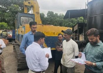 টাঙ্গাইলে টায়ার পুড়িয়ে তেল তৈরির অবৈধ কারখানায় অভিযান, জরিমানা ৫০ হাজার।