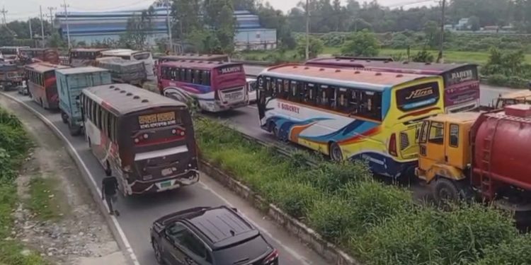যমুনাসেতু-টাঙ্গাইল-ঢাকা মহাসড়কে ১৮ কিলোমিটার যানজট।