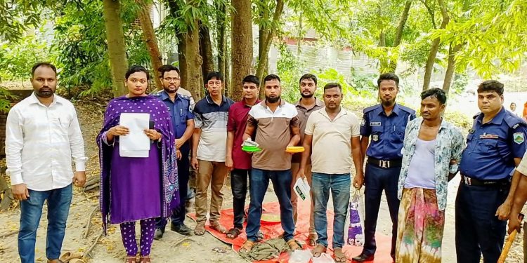 বেড়ায় ভ্রাম্যমাণ আদালতের অভিযান: ৩ মাদক ব্যবসায়ী ও সেবীর কারাদণ্ড, এক লাখ টাকা জরিমানা।