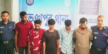 যমুনা নদীতে ডাকাতির প্রস্তুতিকালে নৌকাসহ ৫ সদস্য আটক।