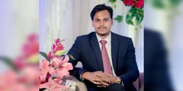 ভালুকায় স্থানীয় কয়েকজনের অনুমতিতে বনের জায়গায় করেছেন ঘর বন্ধ করেছেন প্রতিবেশীর রাস্তা ৷ 