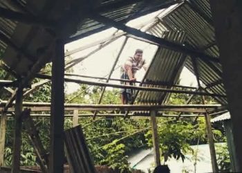‘দখলীয় জমিতে জবরদখল করে ঘর তোলার অভিযোগ।