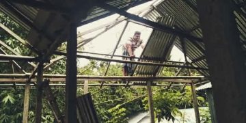 ‘দখলীয় জমিতে জবরদখল করে ঘর তোলার অভিযোগ।