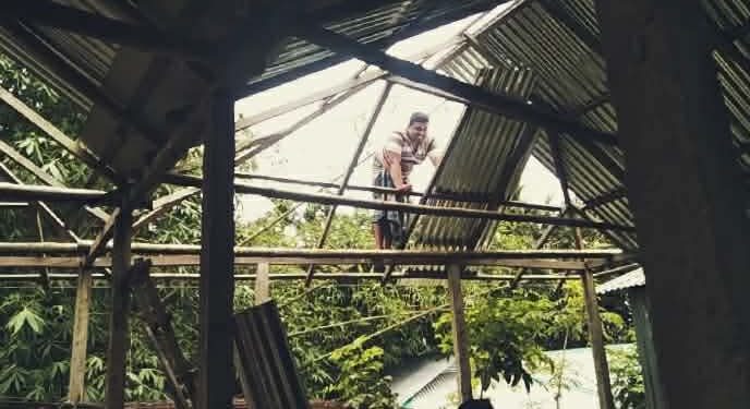 ‘দখলীয় জমিতে জবরদখল করে ঘর তোলার অভিযোগ।