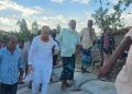 নদীভাঙন রোধে জিও ব্যাগ ডাম্পিং কাজের অগ্রগতি পরিদর্শনে এমপি লাভলু।