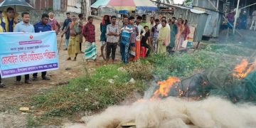 বেড়ায় যমুনা ও হুরাসাগর নদীতে মৎস্য অভিযান: বিপুল পরিমাণ কারেন্ট ও চায়না দুয়ারী জাল জব্দ, পুড়িয়ে ধ্বংস।