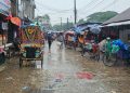টানা বৃষ্টিতে টাঙ্গাইলে বিপর্যস্ত জনজীবন।