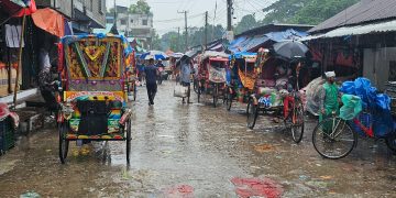 টানা বৃষ্টিতে টাঙ্গাইলে বিপর্যস্ত জনজীবন।