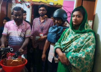 বেড়ায় গভীর রাতে ভ্রাম্যমাণ আদালতের অভিযান: শীর্ষ মাদক ব্যবসায়ীসহ গ্রেফতার ৩, লাখ টাকা জরিমানা।