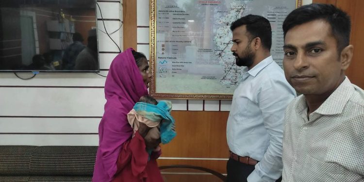 নতুন পরিবার পেল সেই নবজাতক।