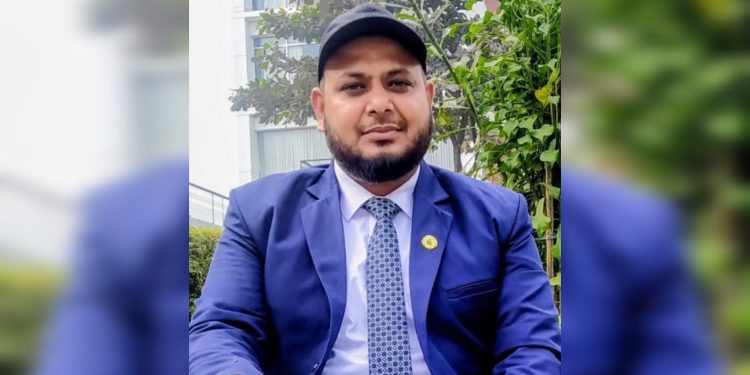 টাঙ্গাইলে কৃষি ব্যাংকের শ্রেষ্ঠ শাখা ব্যবস্থাপক আতিকুজ্জামান তালুকদার।