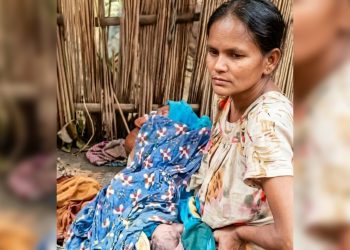 বেড়ায় মানসিক ভারসাম্যহীন নারীর সন্তান প্রসব: এলাকা জুড়ে চাঞ্চল্য।