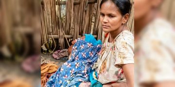 বেড়ায় মানসিক ভারসাম্যহীন নারীর সন্তান প্রসব: এলাকা জুড়ে চাঞ্চল্য।