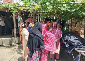 মাদারগঞ্জে বিদ্যুৎপৃষ্টে কৃষকের মৃত্যু’ পরিবারের শোকের মাতম।