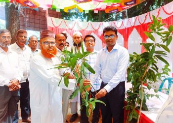 রৌমারীতে মিউনিটি বনায়নের কর্মসূচির আওতায় জলবায়ু পরিবর্তন মোকাবিলায় ১০টি শিক্ষা প্রতিষ্ঠানে চারা বিতরণ।
