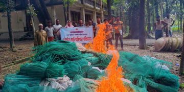 বেড়ায় ১০ লাখ টাকার চায়না দুয়ারী জাল জব্দ ও বিনষ্ট।