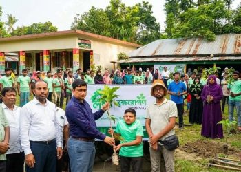 বেড়ায় সুপ্তশিখা প্রতিবন্ধী স্কুলের ২২১ জন শিক্ষার্থীর মাঝে শিক্ষার্থীর মাঝে আস-সুন্নাহ ফাউন্ডেশনের বৃক্ষচারা বিতরণ।