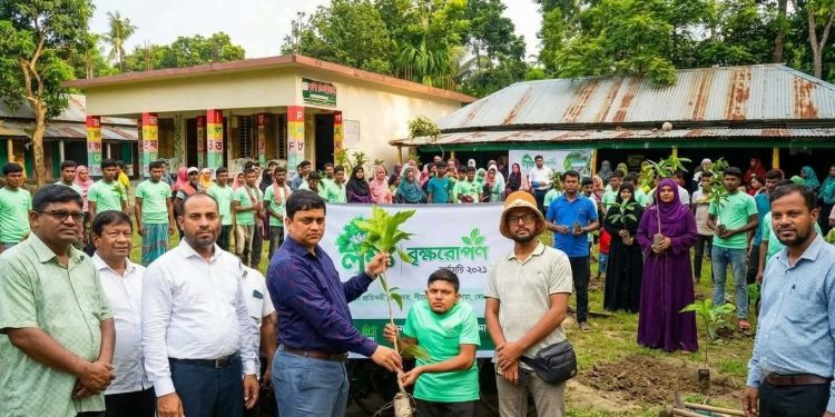 বেড়ায় সুপ্তশিখা প্রতিবন্ধী স্কুলের ২২১ জন শিক্ষার্থীর মাঝে শিক্ষার্থীর মাঝে আস-সুন্নাহ ফাউন্ডেশনের বৃক্ষচারা বিতরণ।