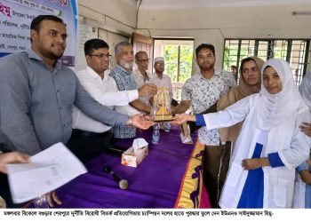 বগুড়ার শেরপুরে দুর্নীতি বিরোধী বিতর্ক  প্রতিযোগিতা ও পুরস্কার বিতরণ চ্যাম্পিয়ন ধনকুন্ডি শাহনাজ সিরাজ।