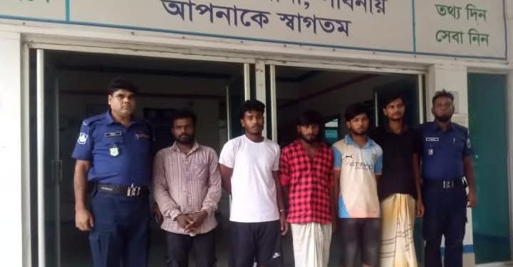 বেড়ায় পুলিশের কাজে বাধা ও আসামি ছিনতাই মামলায় গ্রেপ্তার ৪, সাজাপ্রাপ্ত পরোয়ানাভুক্ত আসামিও আটক।