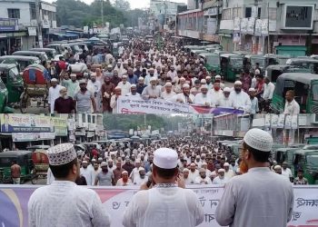 জুলাই সনদ বাস্তবায়নের দাবিতে বেড়ায় ১১ দলীয় ঐক্যজোটের গণমিছিল।