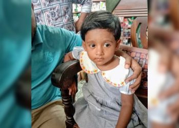 বেড়ায় ট্রাক-সিএনজি সংঘর্ষে তরুণীর মৃত্যু, অলৌকিকভাবে বাঁচল ২ বছরের শিশু।