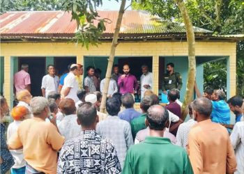 মাদারগঞ্জে অতিরিক্ত দামে বিক্রি করায় সার ডিলার কে জরিমানা।