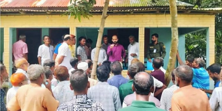 মাদারগঞ্জে অতিরিক্ত দামে বিক্রি করায় সার ডিলার কে জরিমানা।