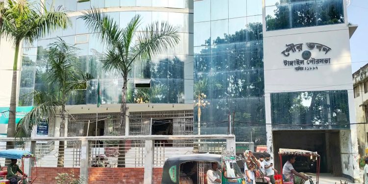 টাঙ্গাইলে প্রধানমন্ত্রীর আগমন উপলক্ষে পৌরসভার উন্নয়নমূলক কাজের টাকা আত্মসাতের অভিযোগ।