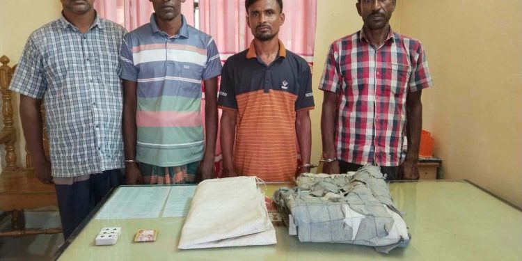 মাদারগঞ্জে জুয়ার আসর থেকে আ.লীগের সভাপতিসহ গ্রেপ্তার ৪