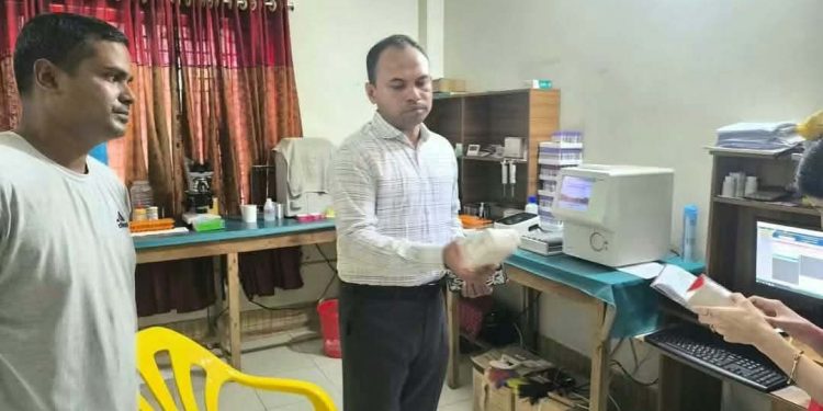 ‎ভূঞাপুরে হাড় জোড়া লাগানোর কবিরাজ ও ওষুধ ব্যবসায়ীকে ৮০ হাজার টাকা জরিমানা।
