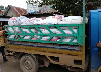 মাধবপুরে একদোকান থেকে পিকআপ ভর্তি সরকারি চাল পাচারের অভিযোগ। জনতার হাতে আটক।