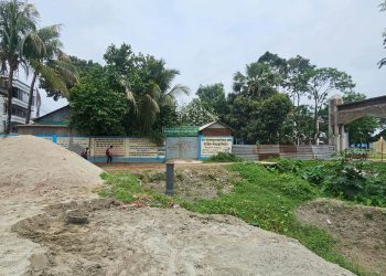 দখলে বিলীন টাঙ্গাইল শহরের প্রাণ শ্যামা বাবুর খাল।