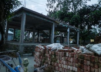 জামালপুরের মাদারগঞ্জে ক্রয়কৃত জমি দখল করে বাড়ী নির্মাণের অভিযোগ।