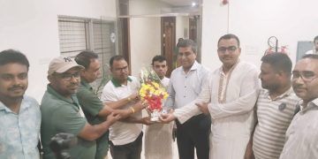 টাঙ্গাইলে ঢাকা বিভাগীয় কমিশনারের সঙ্গে প্রিন্ট মিডিয়া অ্যাসোসিয়েশনের শুভেচ্ছা বিনিময়।