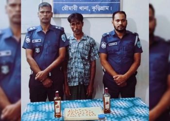 রৌমারীতে ২০০শত পিস ইয়াবা ও ২ বোতল মাদসহ- ১ মাদক কারবারি আটক করেছে পুলিশ।