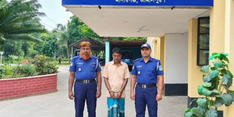মাদারগঞ্জে একাধিক মামলার আসামি মোশাররফ হেরোইনসহ গ্রেপ্তার।