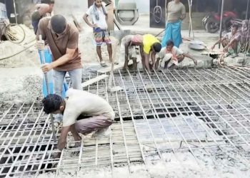 টাঙ্গাইলে বক্স কালভার্টে বাঁশ ব্যবহার করায় ইঞ্জিনিয়ার ও ঠিকাদারকে শোকজ : প্রতিমন্ত্রীর নির্দেশে তদন্ত কমিটি গঠন।