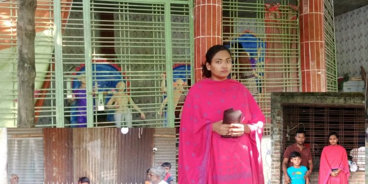 বেড়ায় শারদীয় দুর্গা পূজা ঘিরে ব্যাপক প্রস্তুতি: পূজা মণ্ডপ পরিদর্শনে এসিল্যান্ড নুরেন মায়িশা খান।